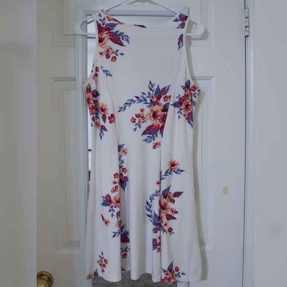 White Dress with Floral Designs - Picture 4 of 4